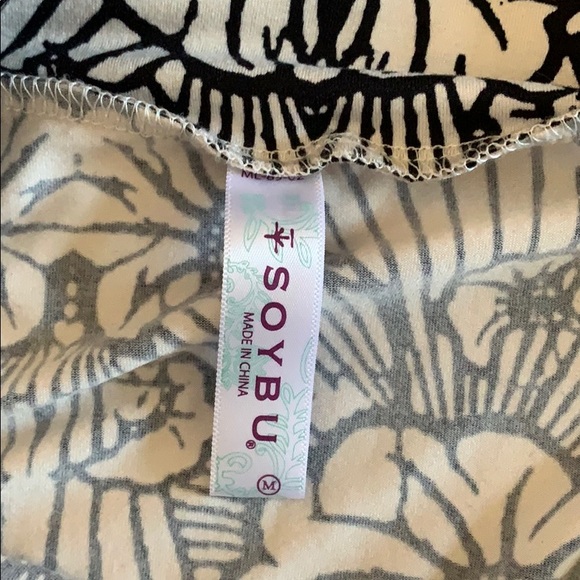 Cute black and white stretchy skirt. - Picture 3 of 4